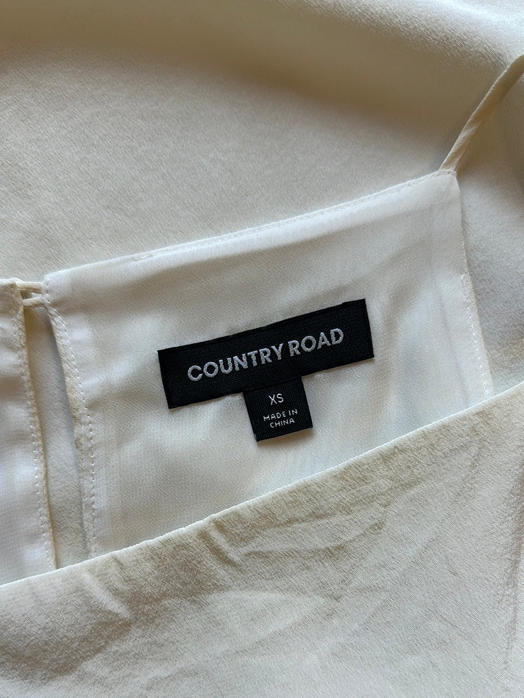 Country Road | top | size 8 | sleeveless | 100% silk