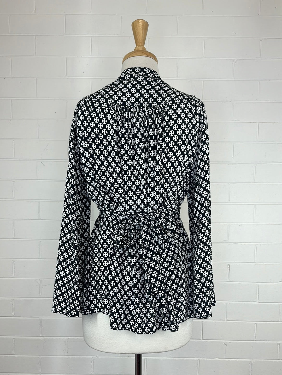 Gisele | Brazil | top | size 10 | long sleeve