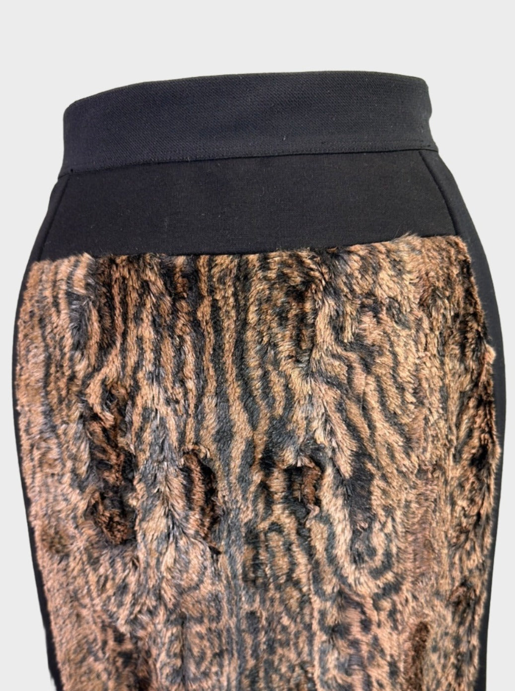 BCBG Max Azria | Los Angeles | skirt | size 8 | knee length