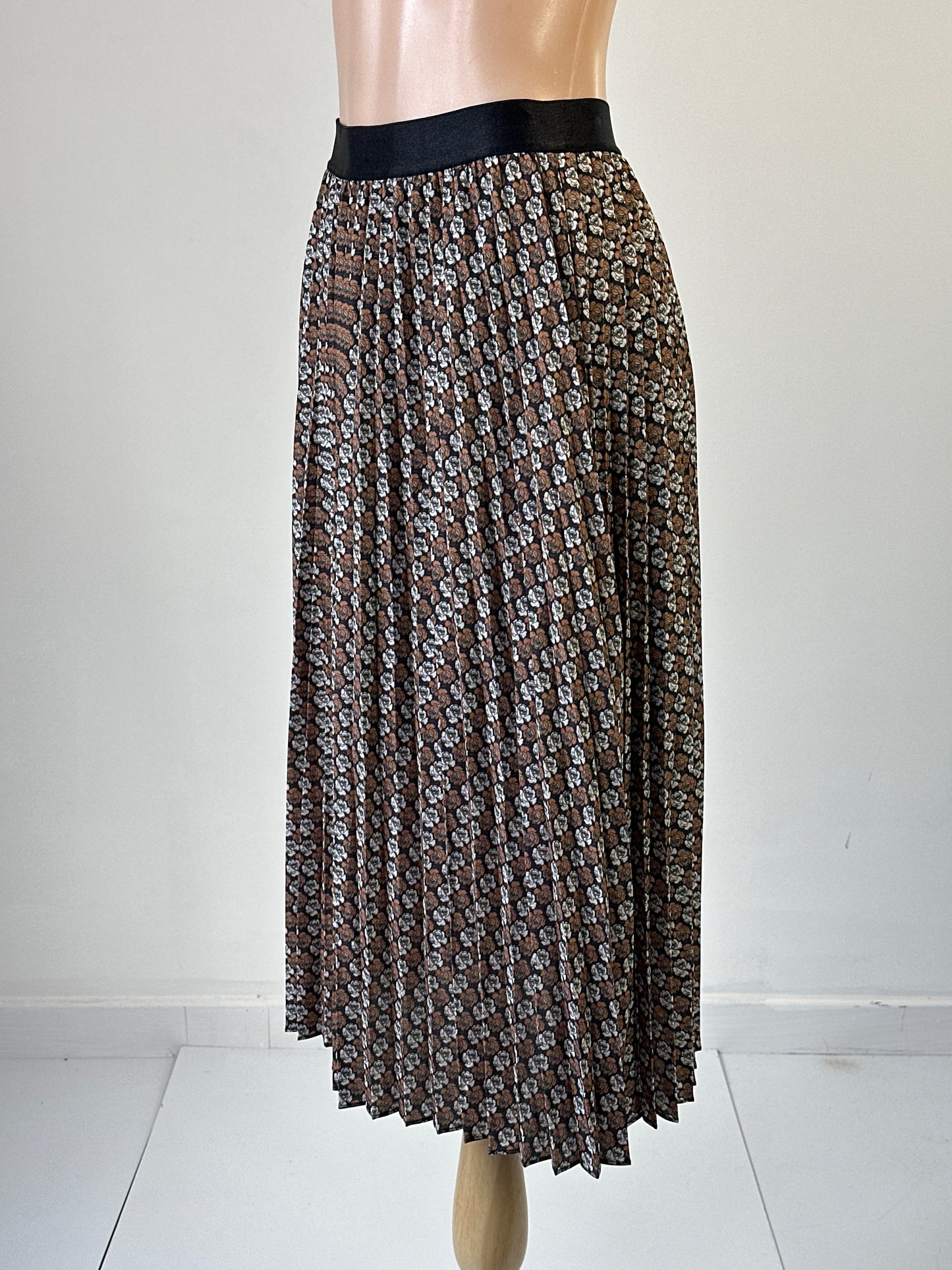 Mads Nørgaard | Copenhagen | skirt | size 10 | midi length