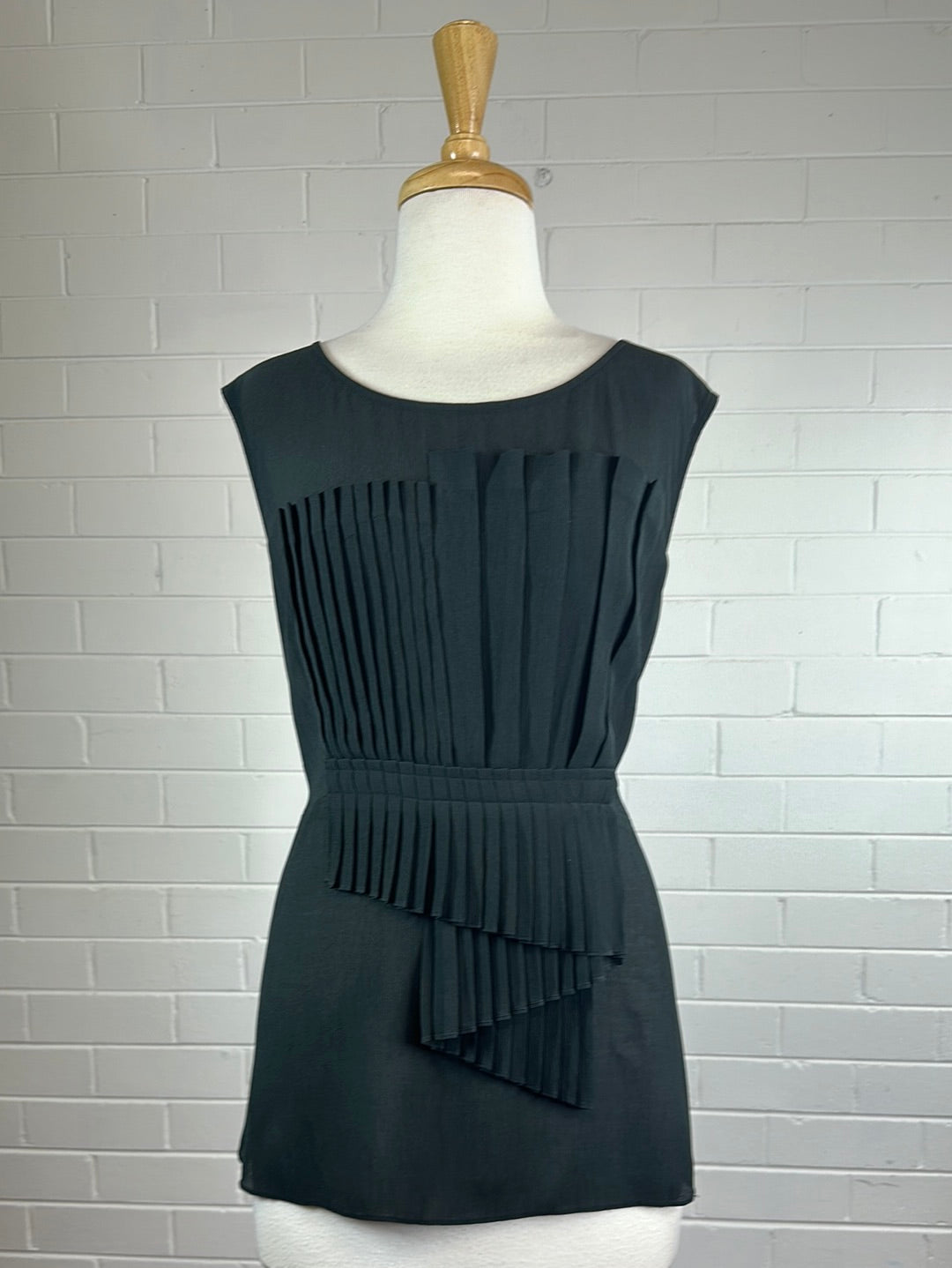 Veronika Maine | top | size 14 | sleeveless