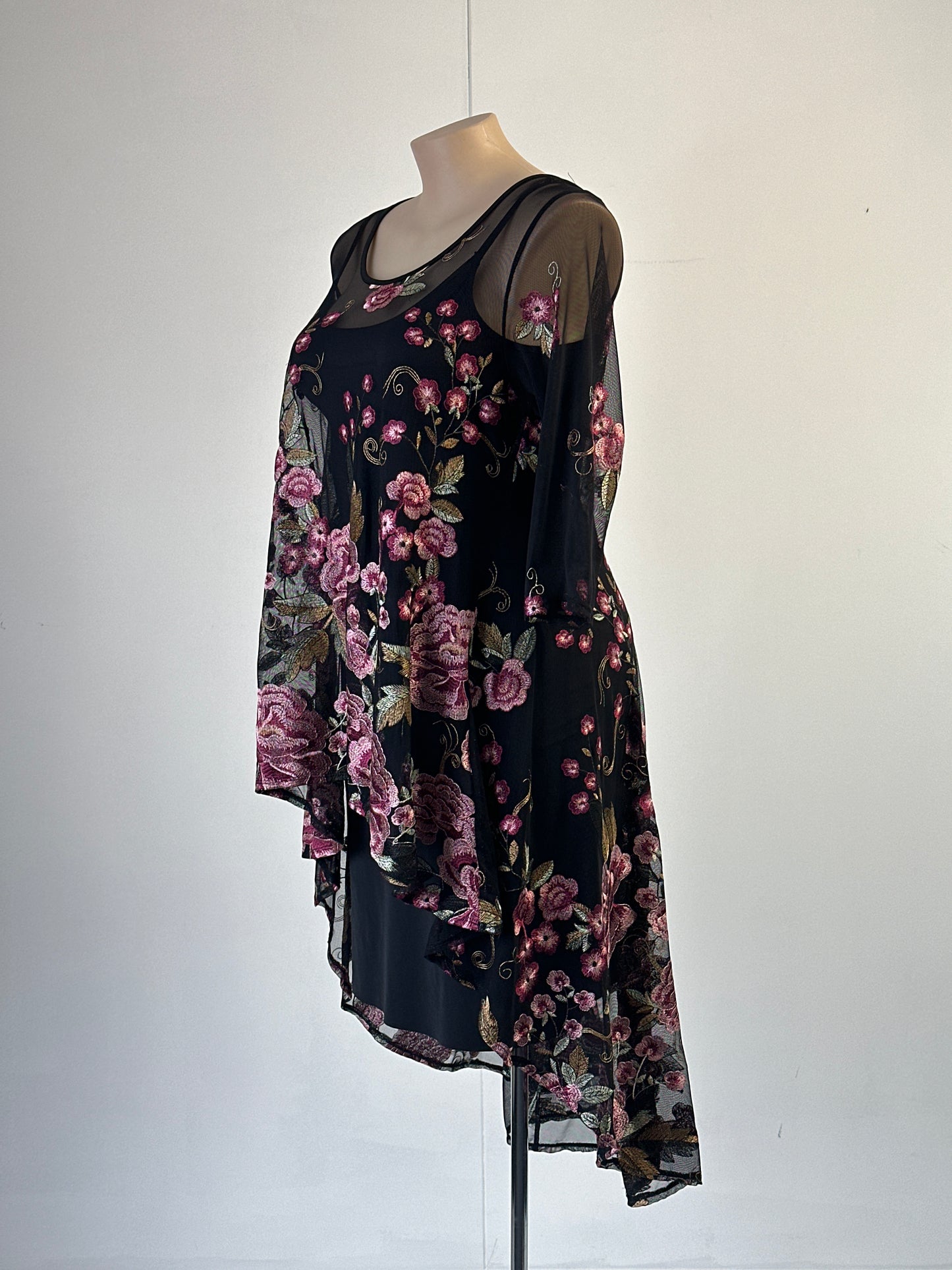 Taking Shape | dress | size 14 | midi length