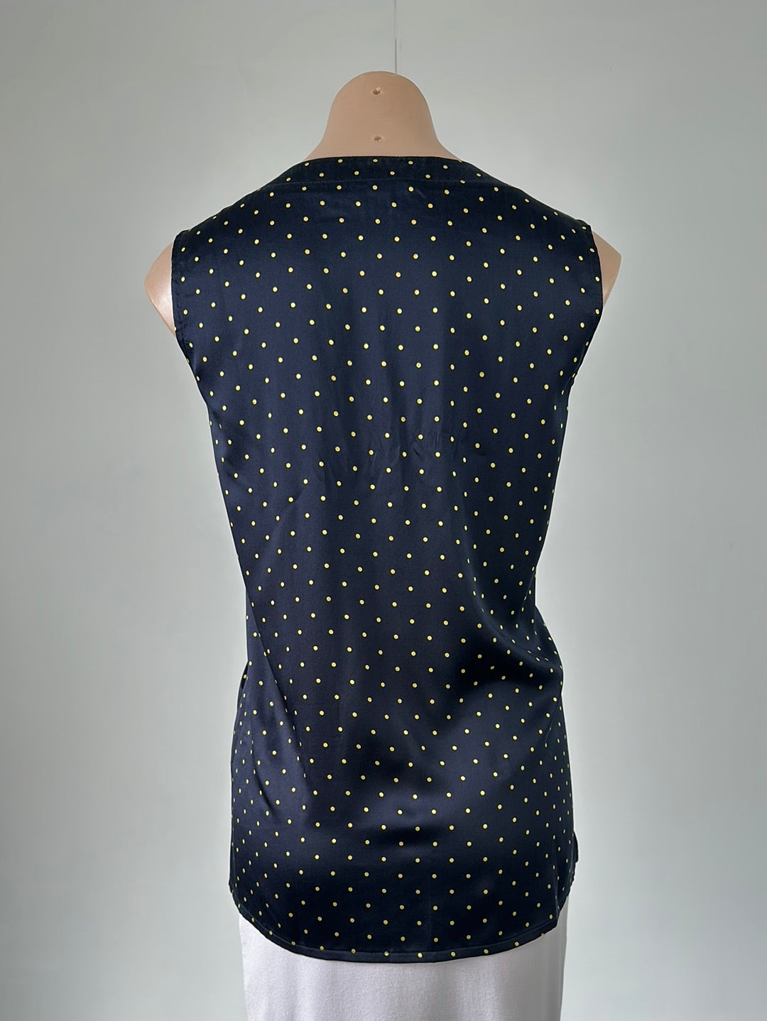 ARA | Germany | top | size 10 | sleeveless | 100% silk | made in Germany