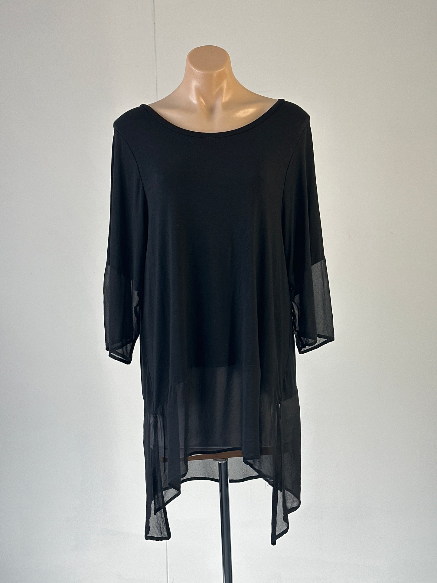 Morgan Marks | top | size 10 | three quarter sleeve