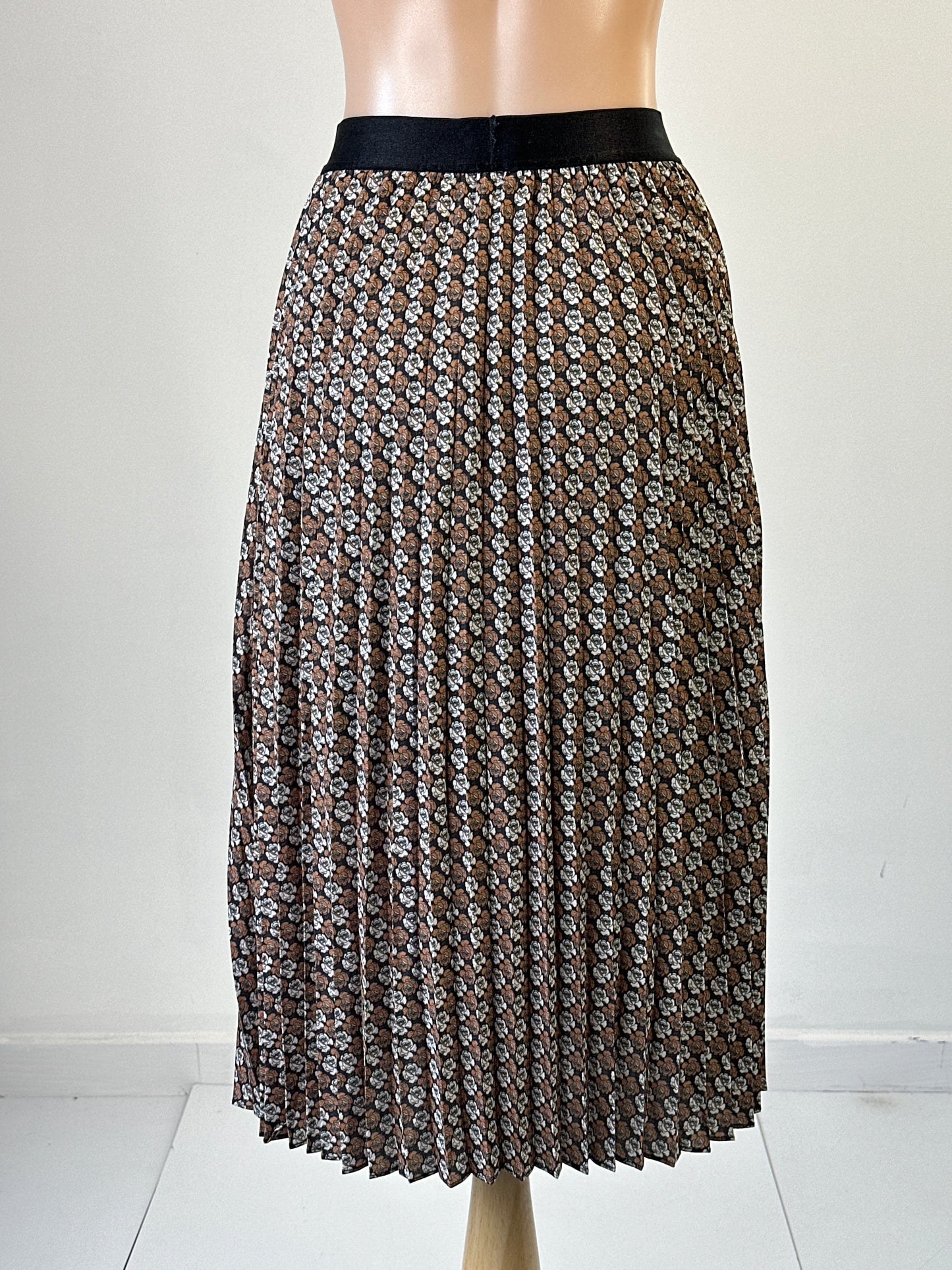 Mads Nørgaard | Copenhagen | skirt | size 10 | midi length