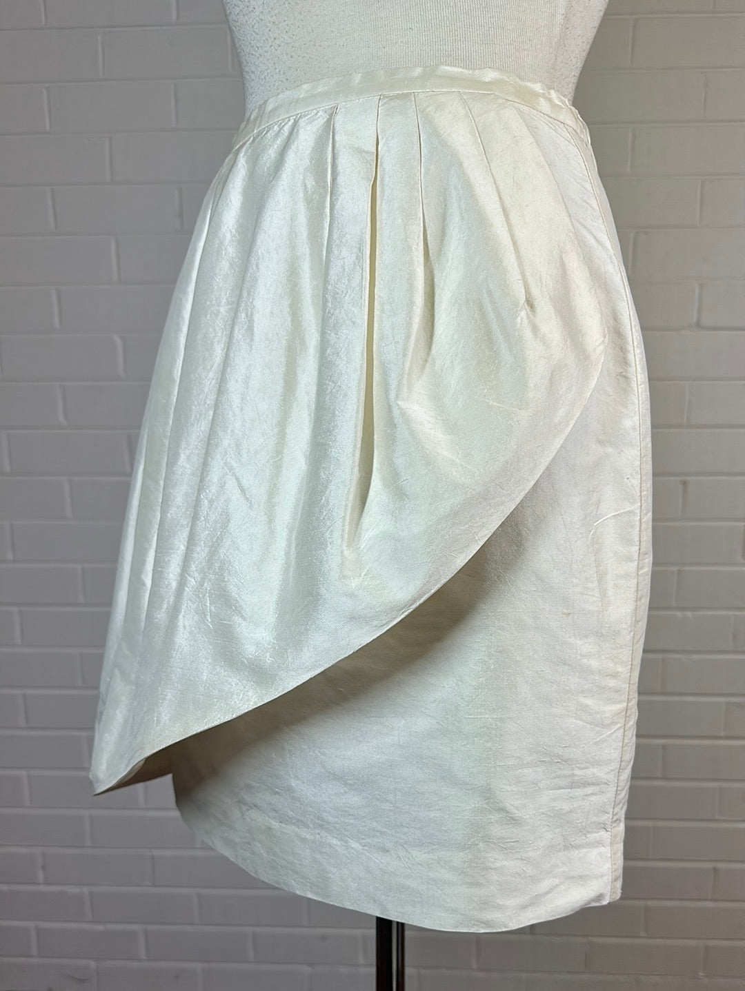 Fleur Wood | vintage 90's | skirt | size 8 | mini length | 100% silk | made in Australia