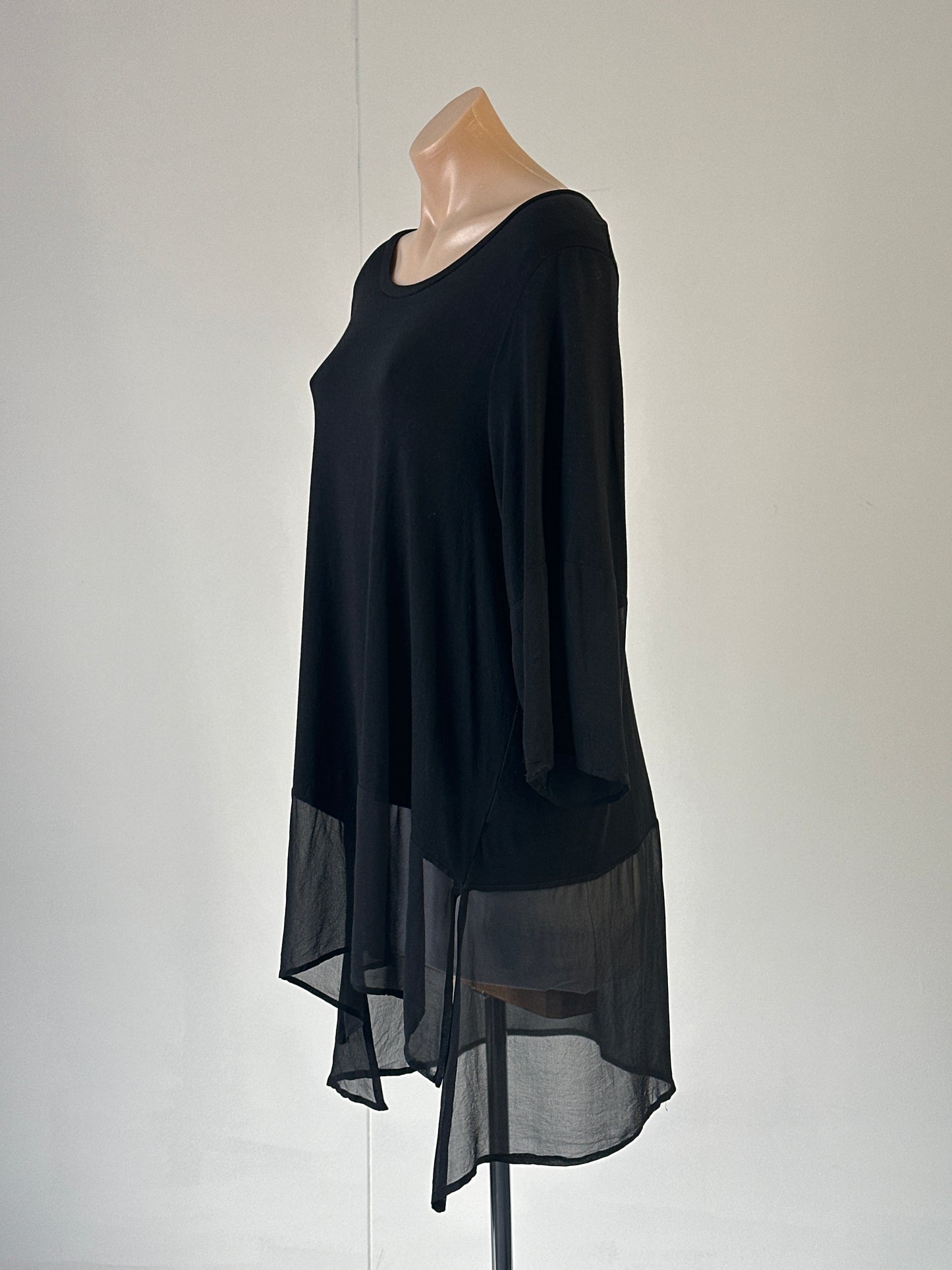 Morgan Marks | top | size 10 | three quarter sleeve