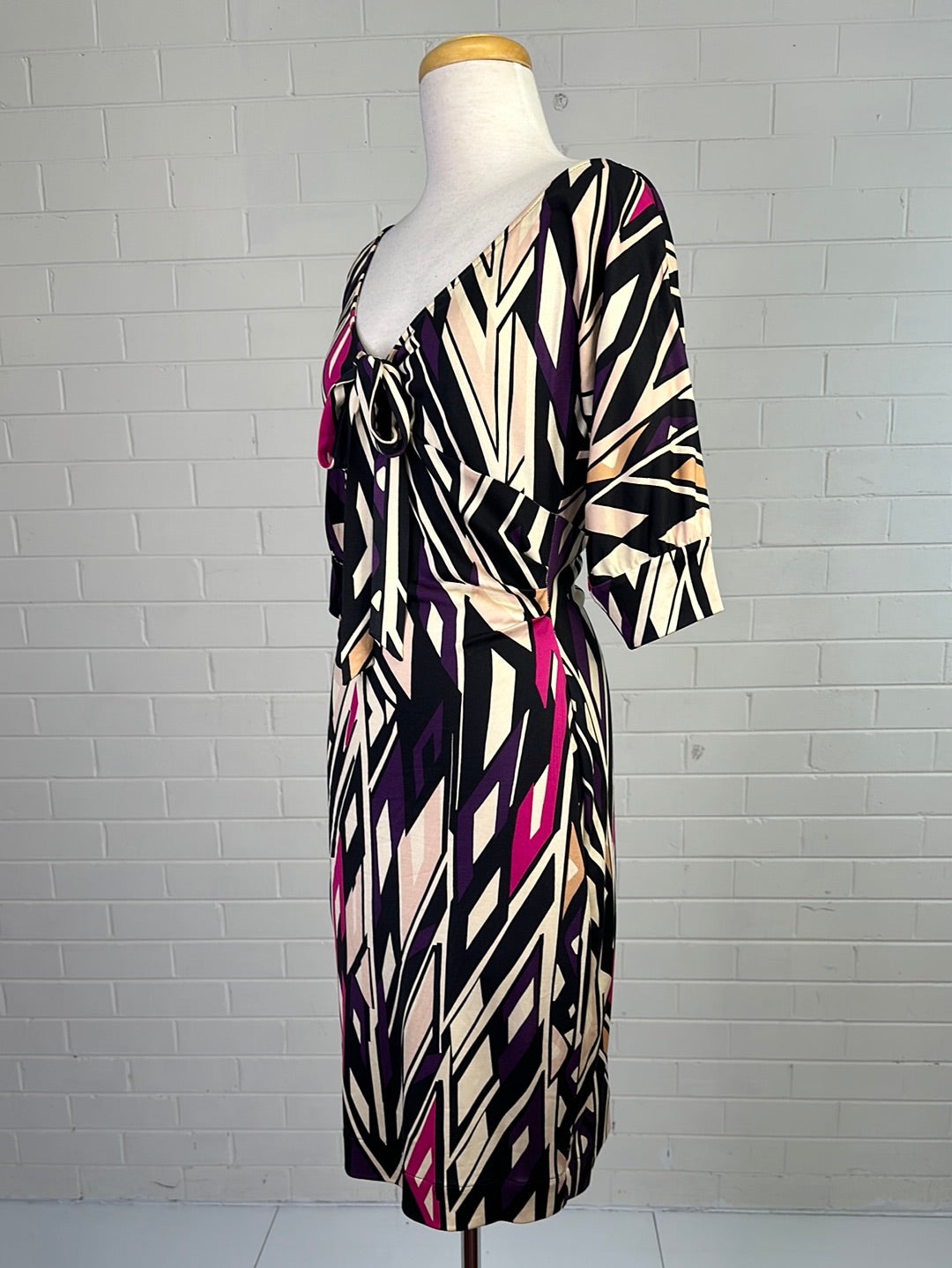 Diane von Furstenberg | New York | dress | size 8 | knee length | 100% silk