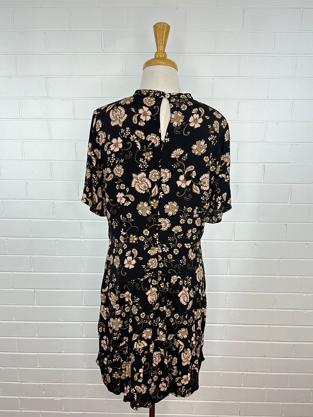 H&m black hot sale floral dress