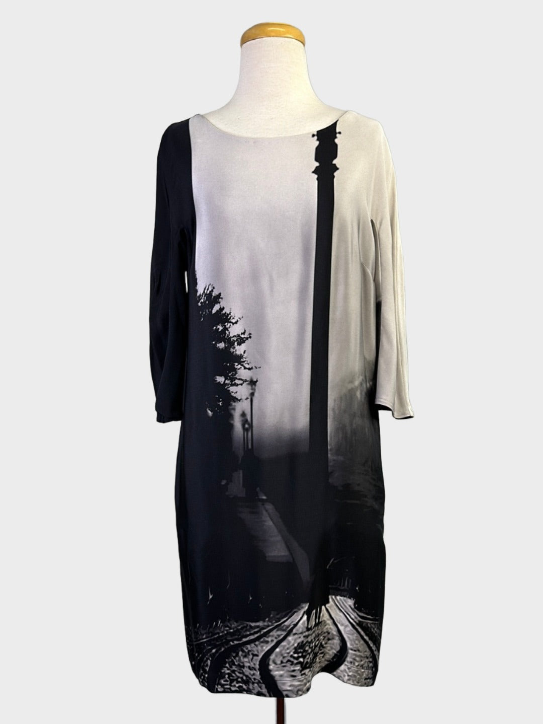 Mary Katrantzou | London | dress | size 10 | knee length | 100% silk | made in Italy