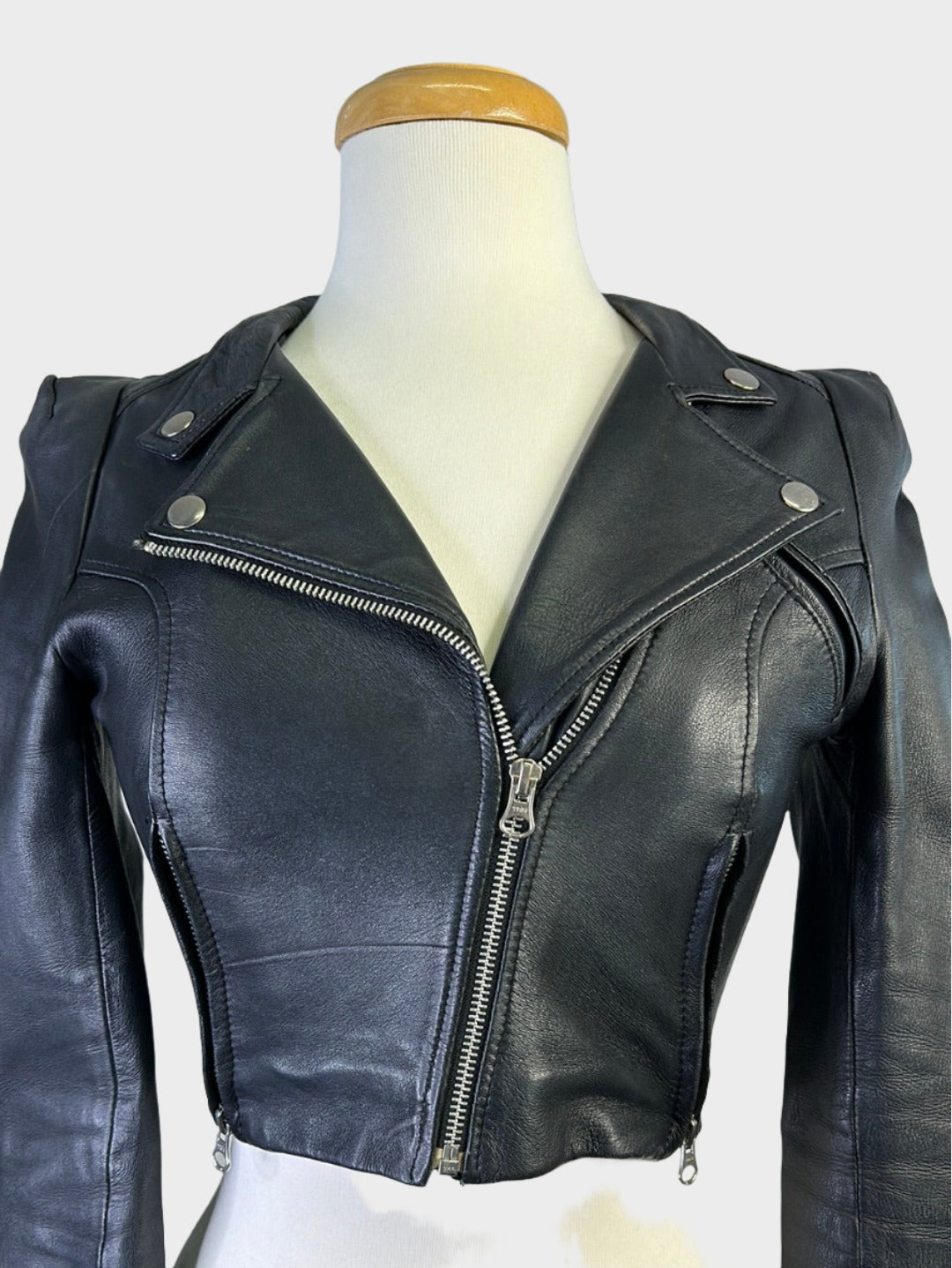 Museum | England | vintage 80's | jacket | size 6 | zip front | leather