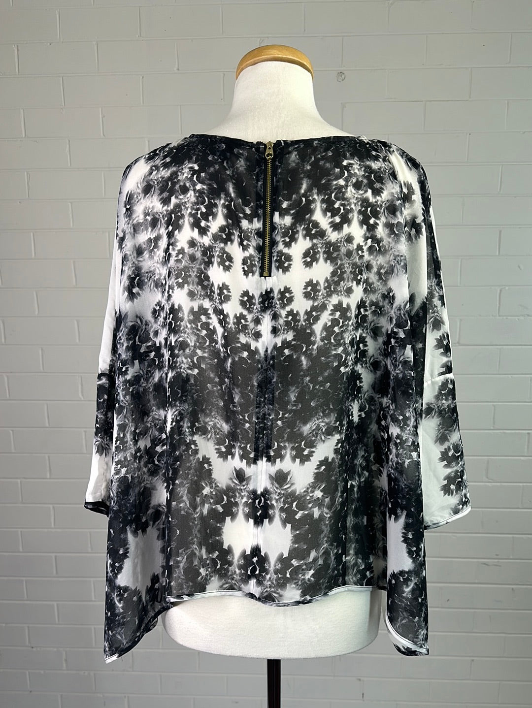 Ted Baker | London | top | size 8 | three quarter sleeve