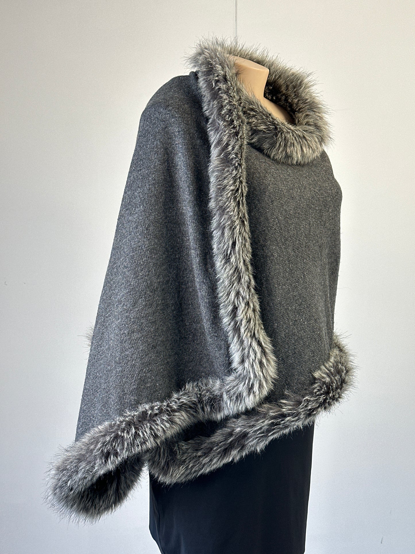 Blue Illusion | shawl | one size | open front