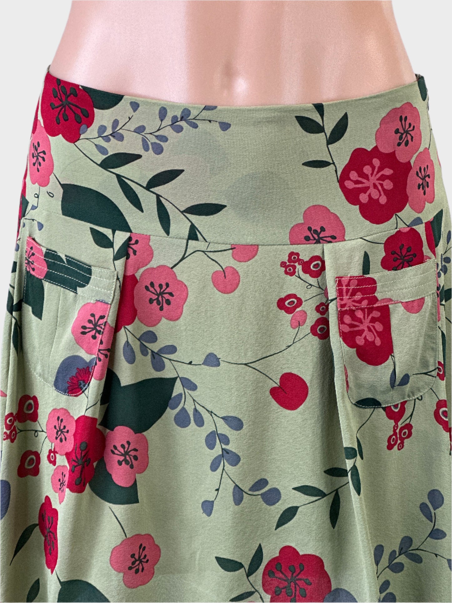 Alannah Hill | skirt | size 8 | knee length | 100% silk | made in Australia 🇦🇺