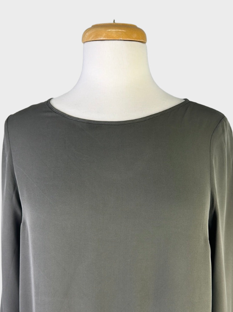 Anna Thomas | top | size 12 | long sleeve | 100% silk