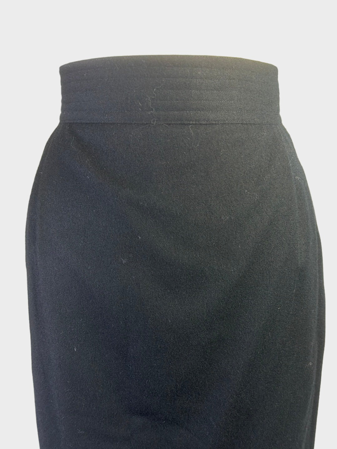 Escada | Munich | vintage 80's | skirt | size 10 | midi length | 100% wool | made in West Germany