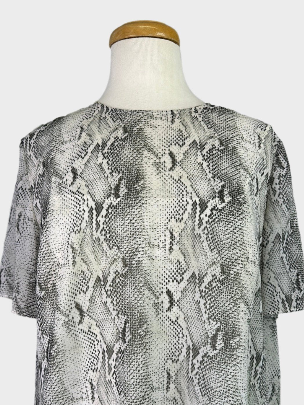 CAMILLA AND MARC | top | size 8 | short sleeve