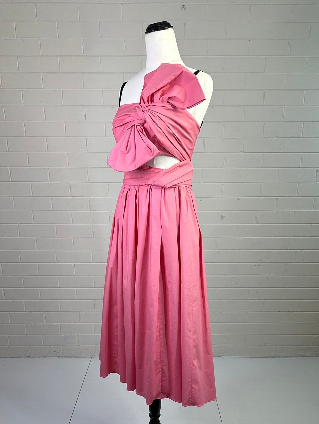 Carolina Herrera | New York | dress | size 8 |  knee length | made in the USA