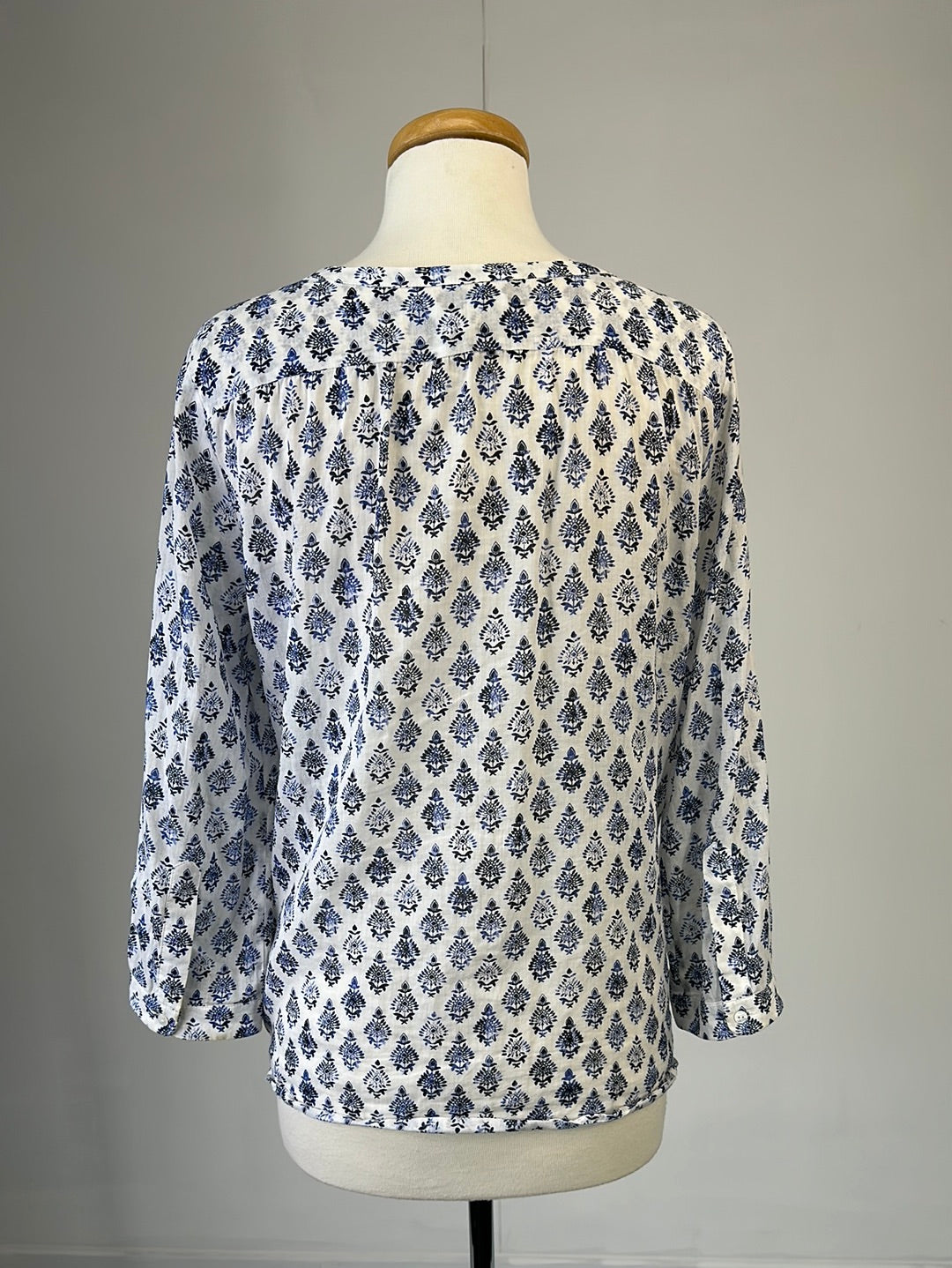 Anna Thomas | shirt | size 12 | three quarter sleeve | ramie cotton blend