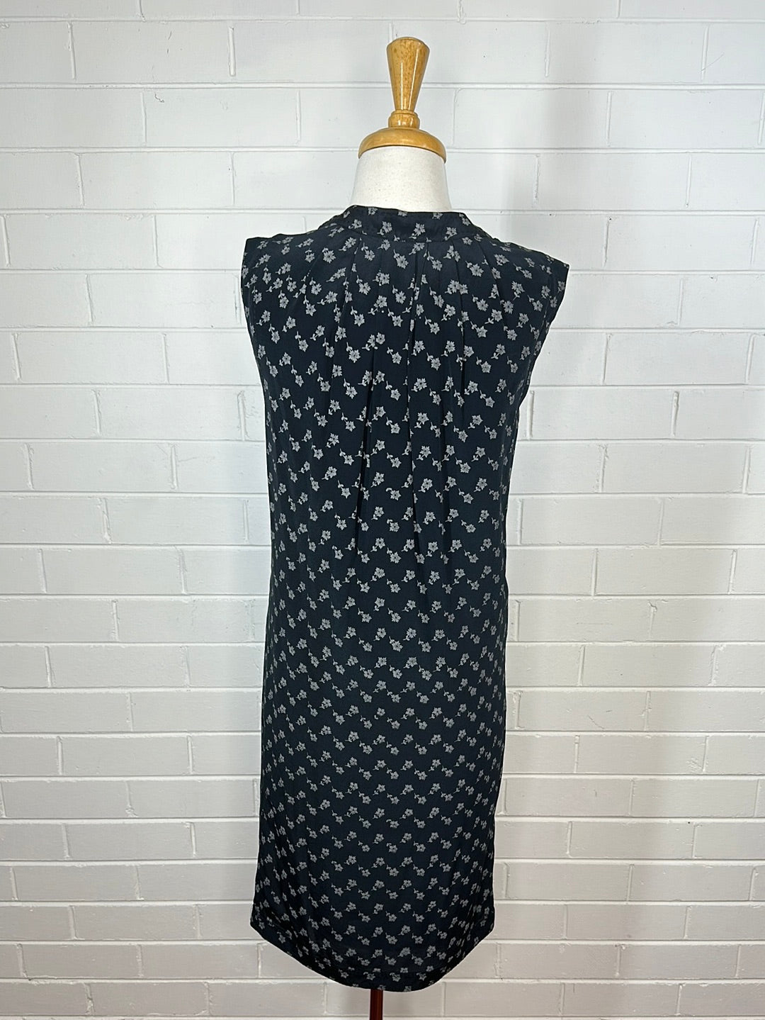 Scanlan Theodore | dress | size 8 | knee length | 100% silk | made in Australia 🇦🇺