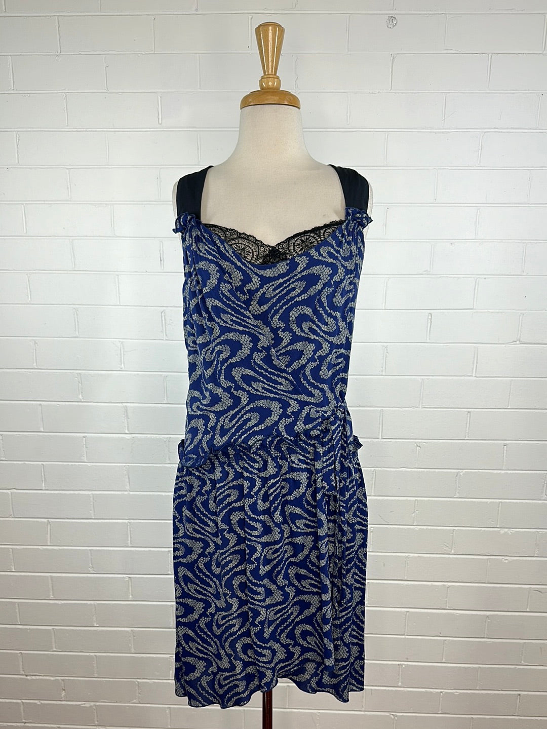 Vanessa Bruno | Paris | dress | size 8 | knee length | 100% silk