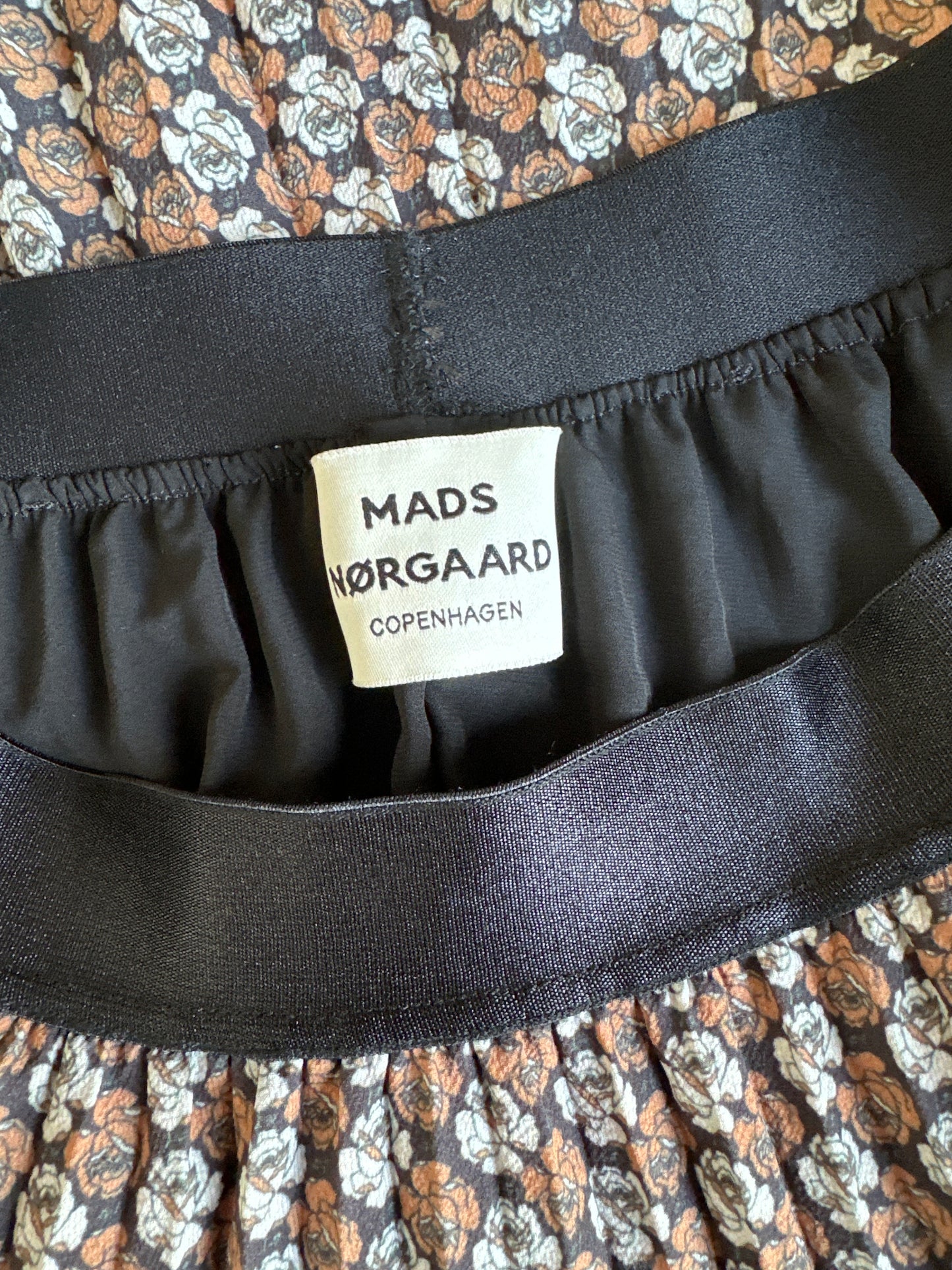 Mads Nørgaard | Copenhagen | skirt | size 10 | midi length