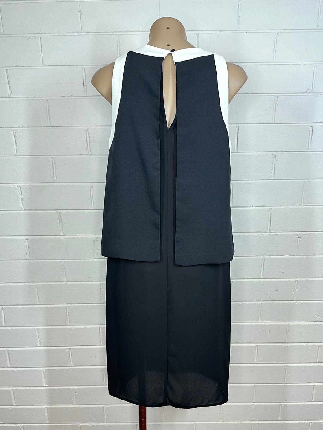 Cue | top | size 6 | sleeveless