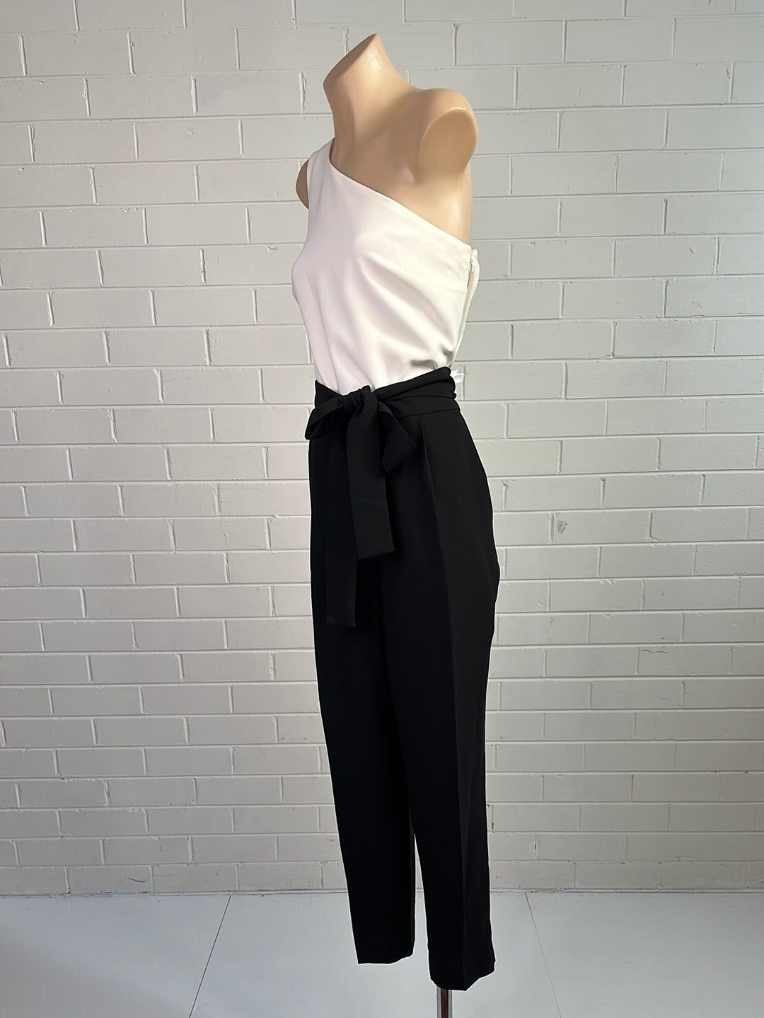 Banana Republic | California | pantsuit | size 8 | tapered leg