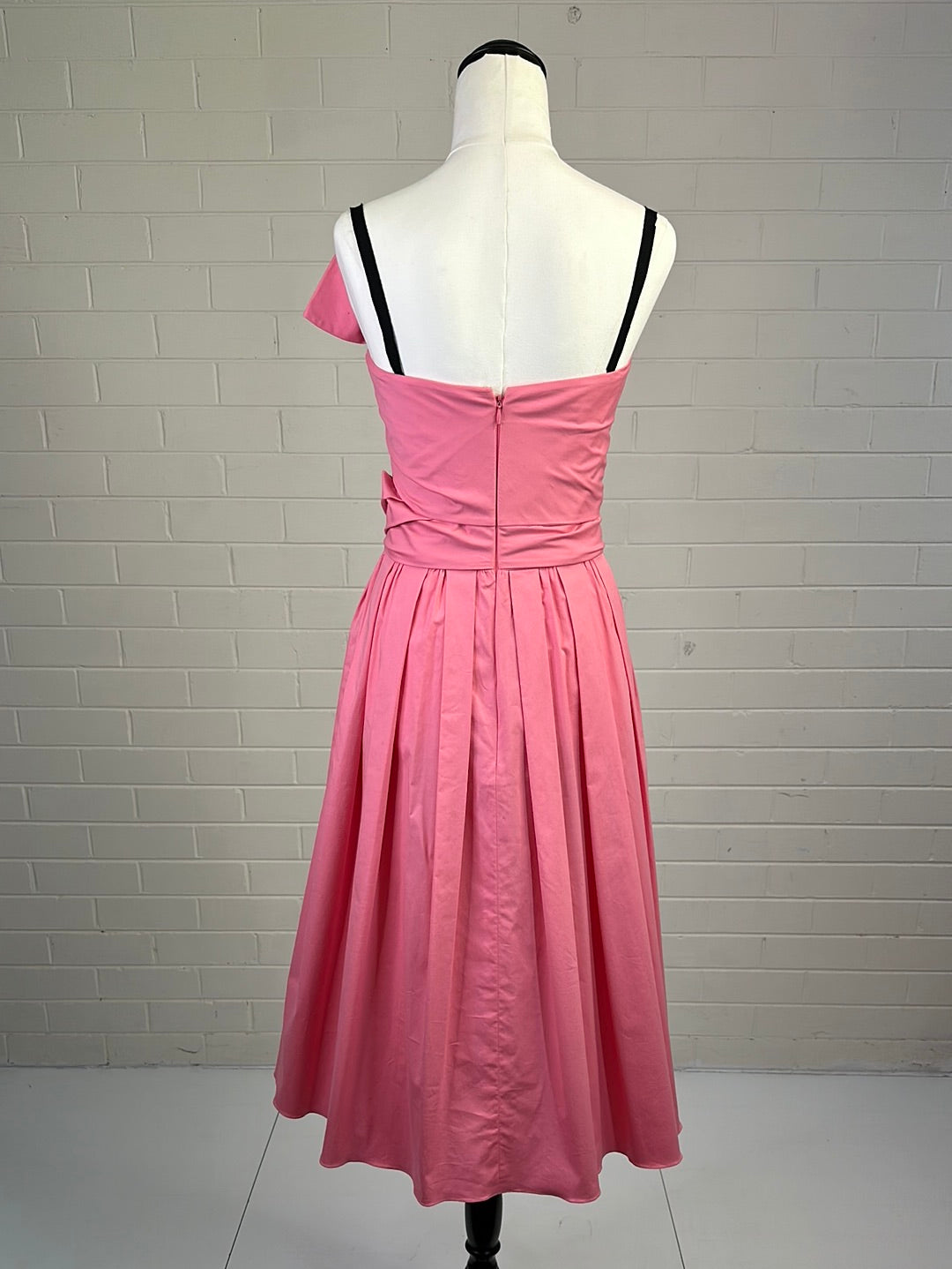 Carolina Herrera | New York | dress | size 8 |  knee length | made in the USA