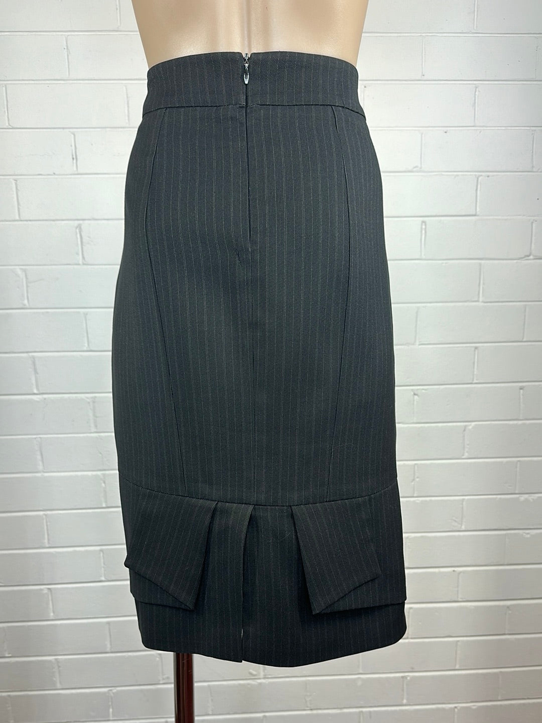 Veronika Maine | skirt | size 6 | knee length | made in Australia 🇦🇺