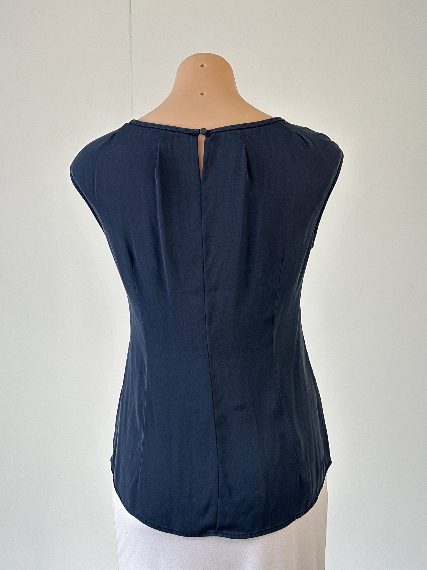 Anna Thomas | top | size 12 | sleeveless