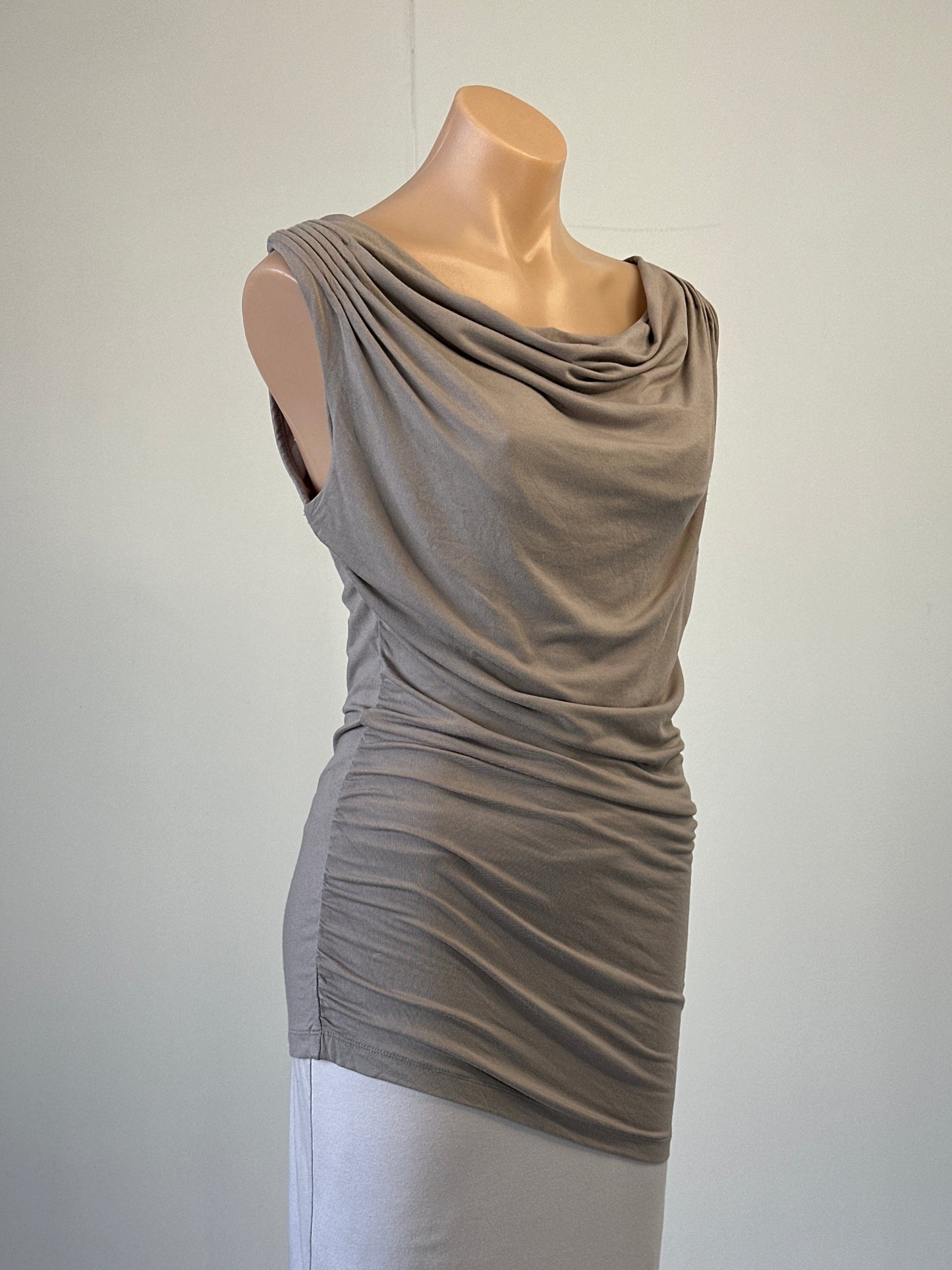 Sãopaulo | top | size 12 | sleeveless