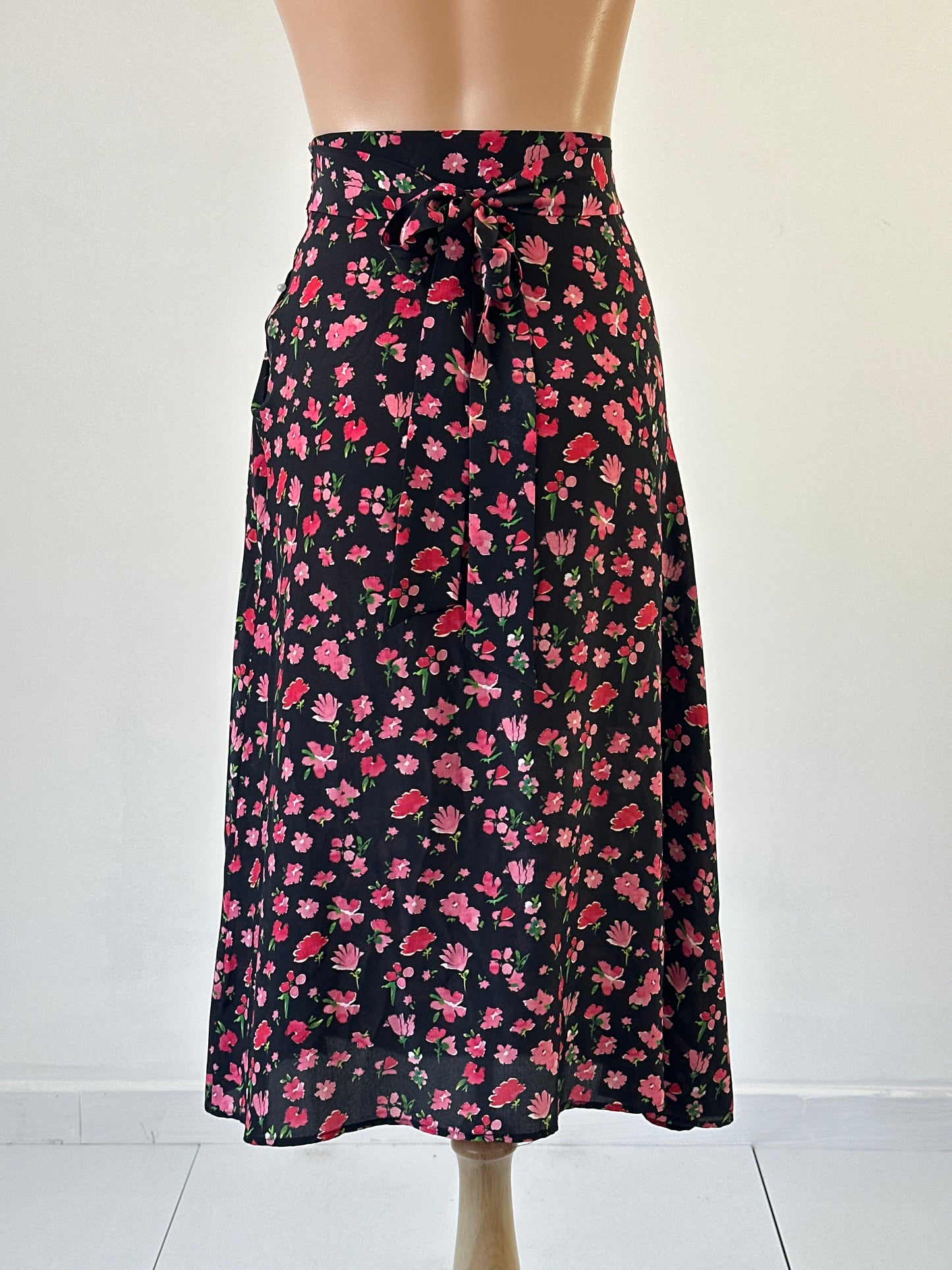 PYRUS | London | skirt | size 10 | midi length | 100% silk