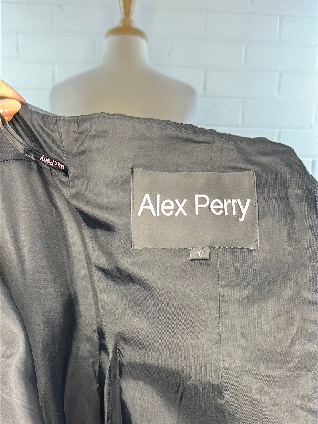 Alex Perry | dress | size 10 | knee length | 100% silk