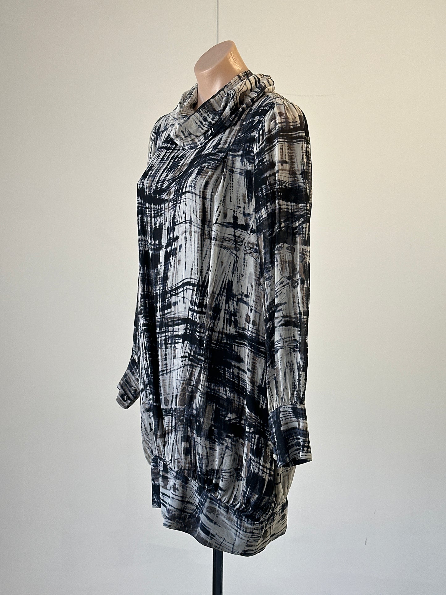 Satch | dress | size 12 | knee length | 100% silk | made in Australia 🇦🇺