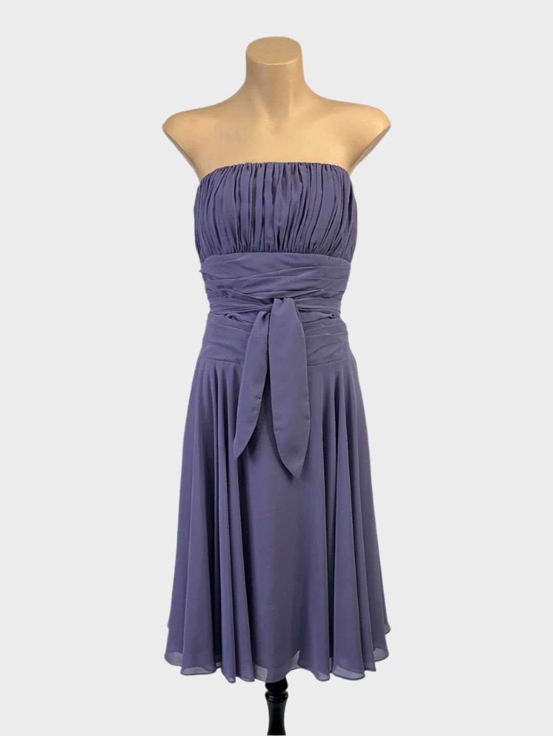 Retro 50's strapless mauve dress in sheer crepe with a ruched bodice, straight neck, pleated yoke with sash tie and circle skirt for evening wear.