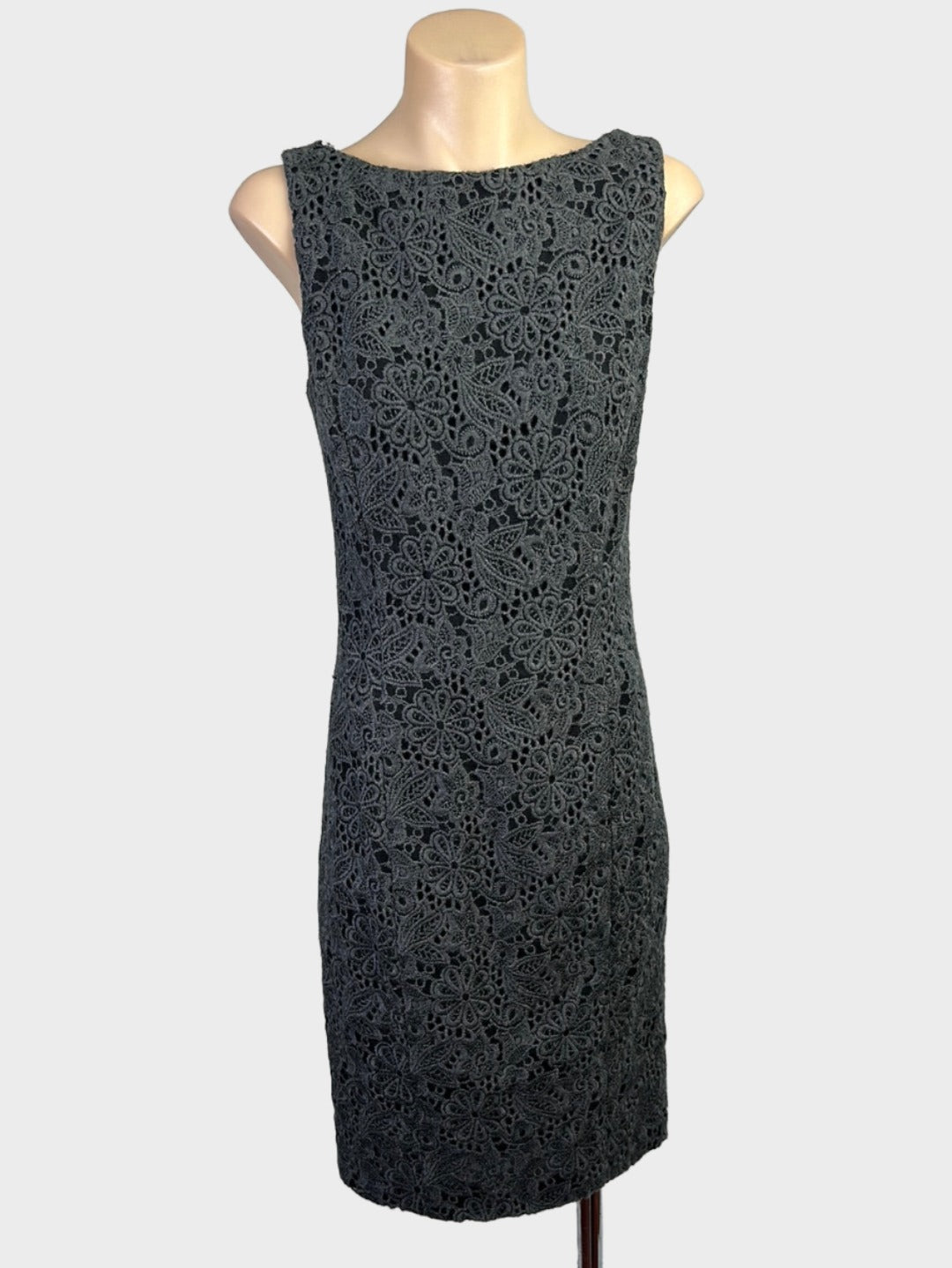 Carolina Herrera | New York | dress | size 6 | knee length | made in the USA