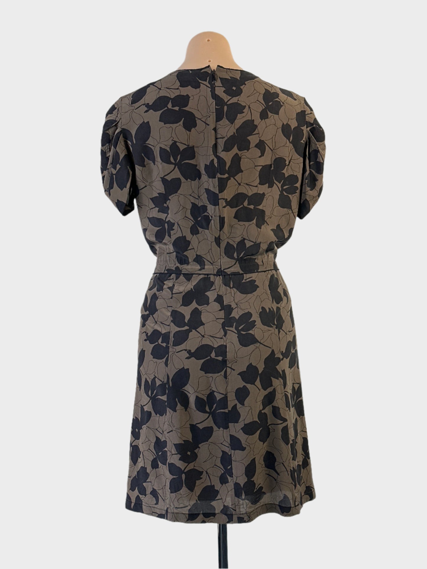 Nina Ricci | Paris | dress | size 10 | knee length | 100% silk