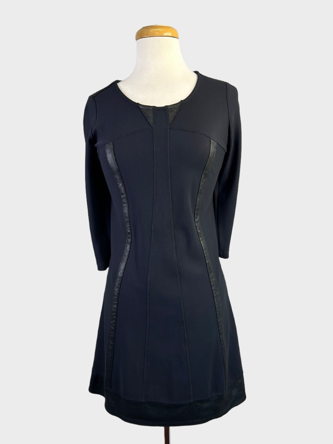 Jane Daniels | New Zealand | dress | size 8 | knee length | made in New Zealand