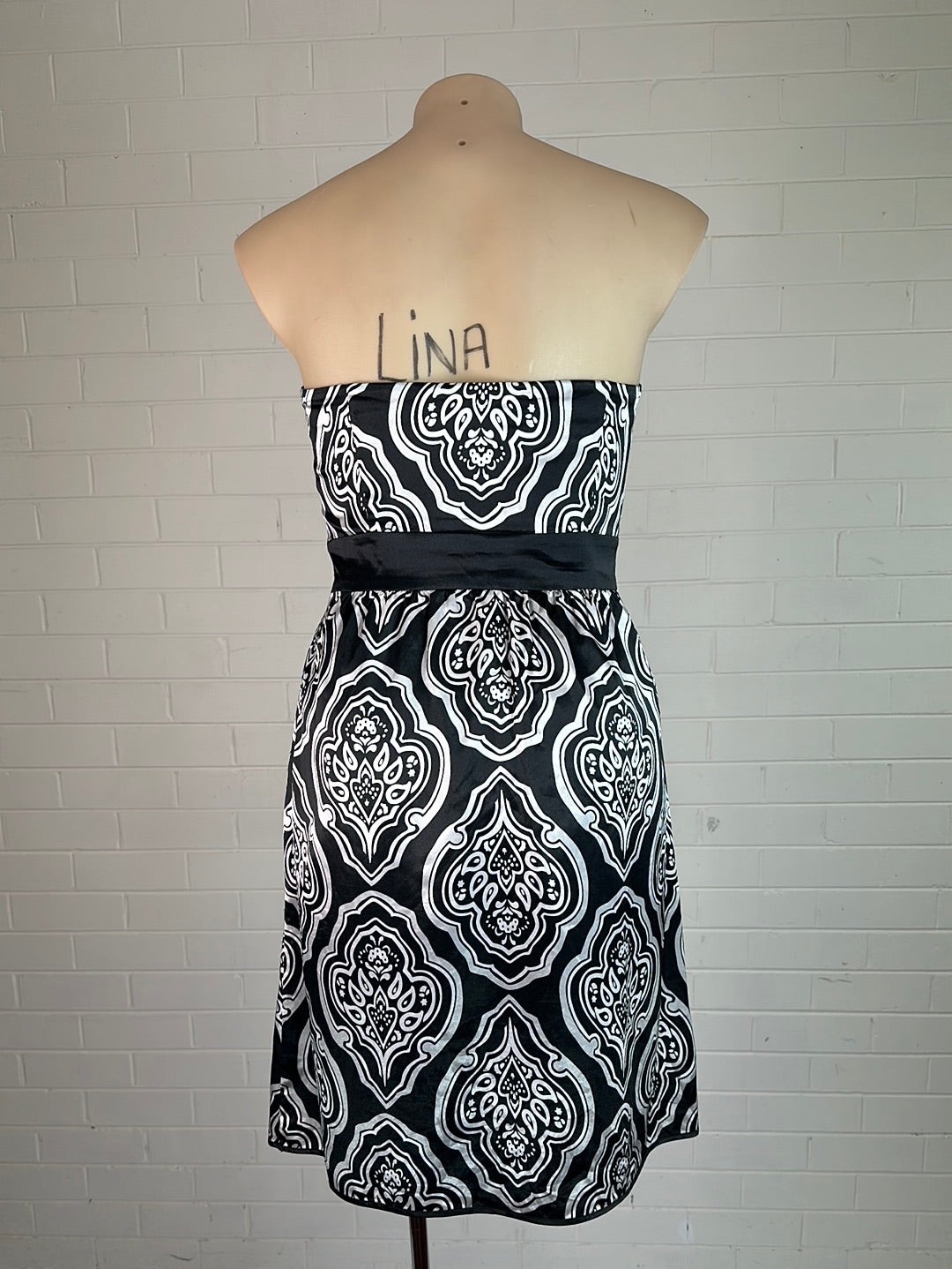 White House Black Market | US | dress | size 14 | knee length