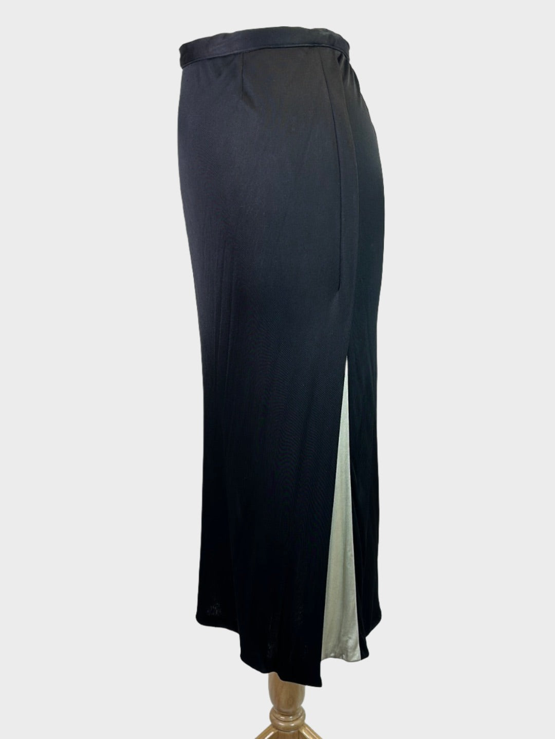 Gianfranco Ferré | Italy | skirt | size 8 | midi length | made in Italy