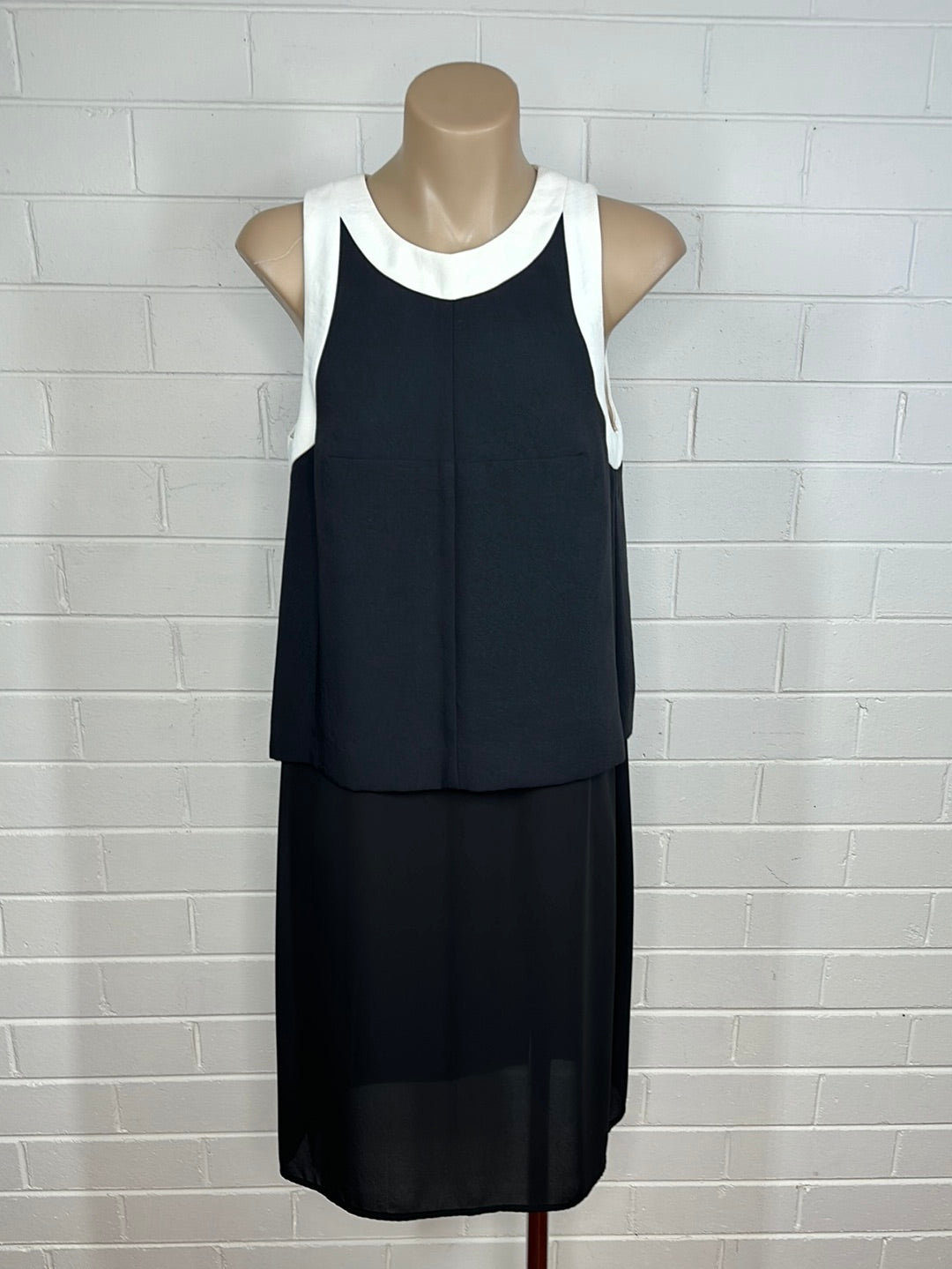 Cue | top | size 6 | sleeveless