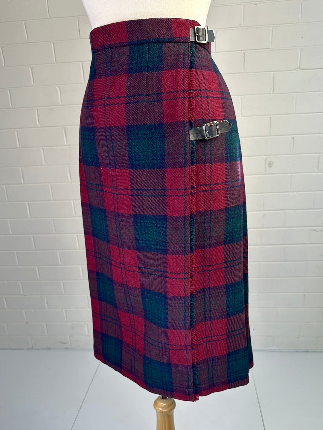 James Dalgliesh | vintage 80's | skirt | size 14 | knee length | 100% wool | made in Scotland