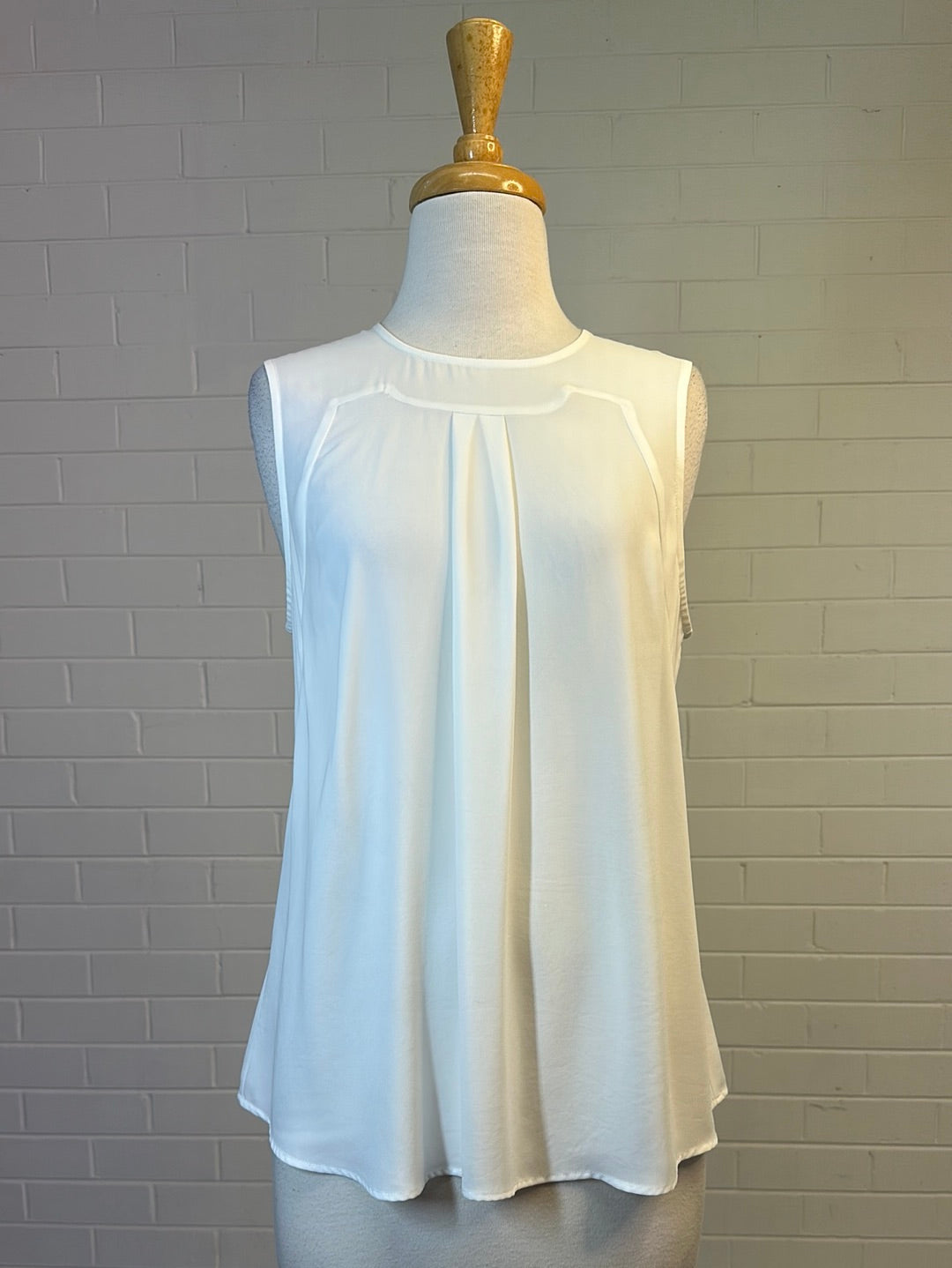 Cue | top | size 10 | sleeveless