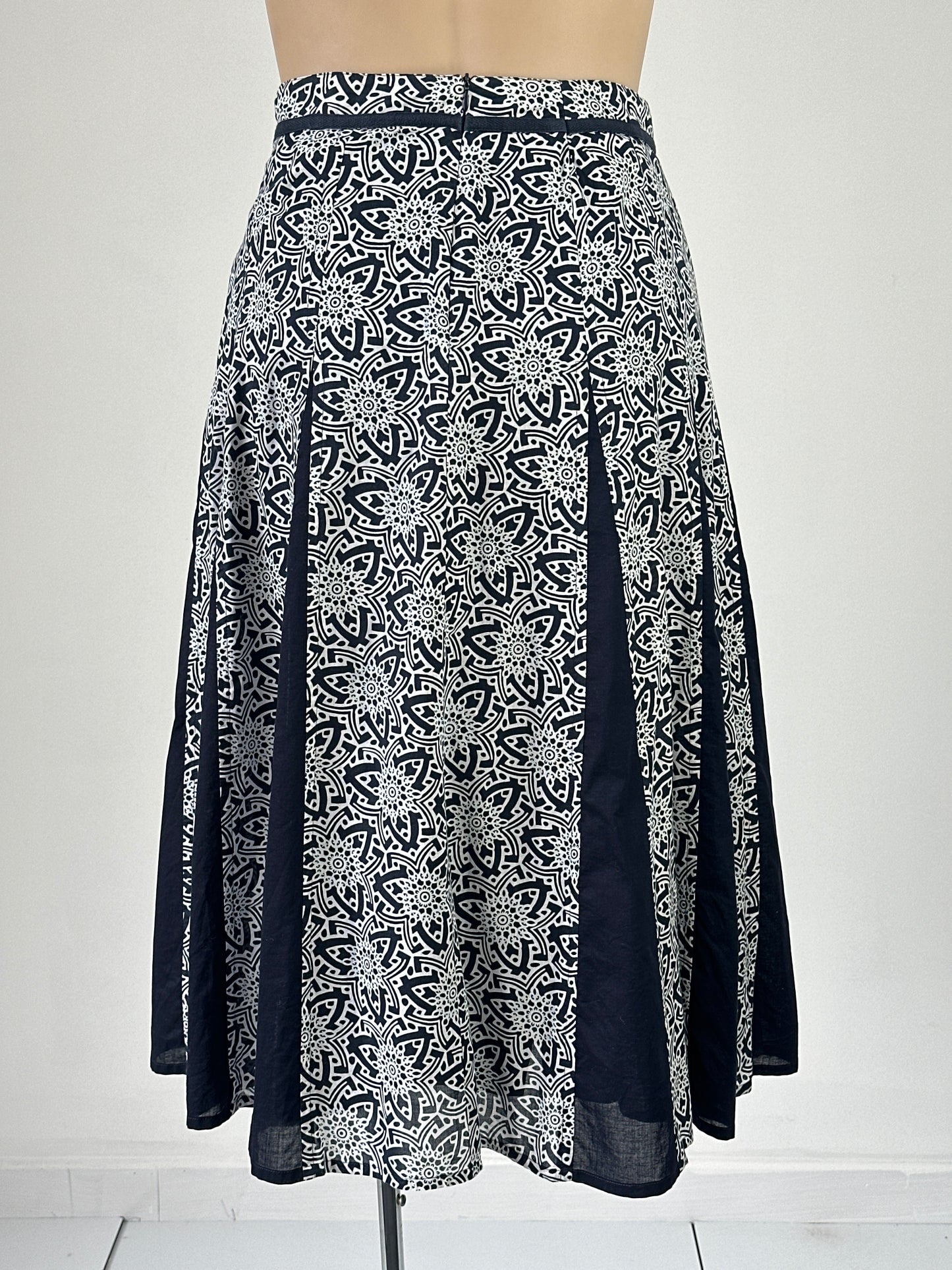 Rodney Clark | skirt | size 16 | midi length | 100% cotton