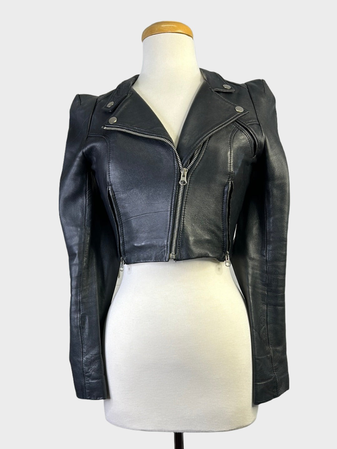 Museum | England | vintage 80's | jacket | size 6 | zip front | leather