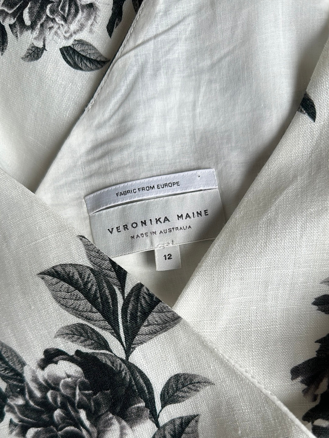 Veronika Maine | dress | size 12 | midi length | 100% linen | made in Australia 🇦🇺