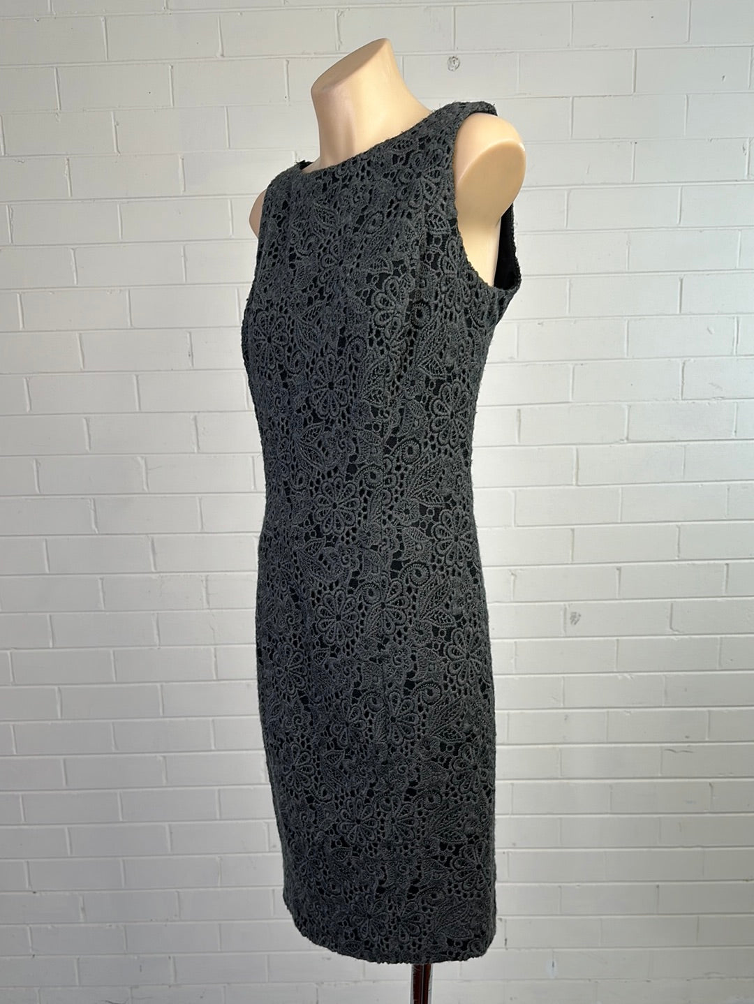 Carolina Herrera | New York | dress | size 6 | knee length | made in the USA