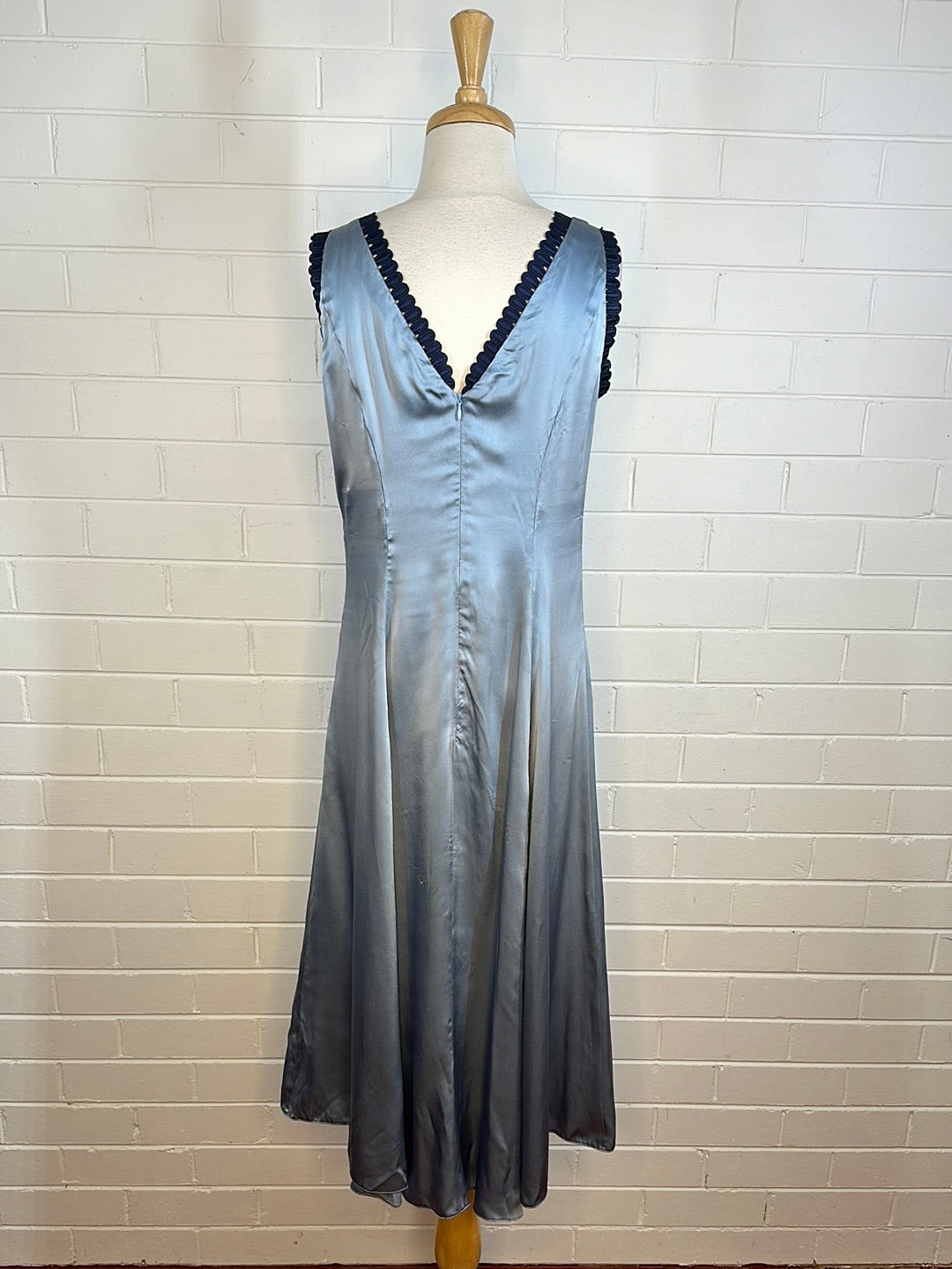 Isabelle Fox | London | dress | size 10 | midi length | 100% silk