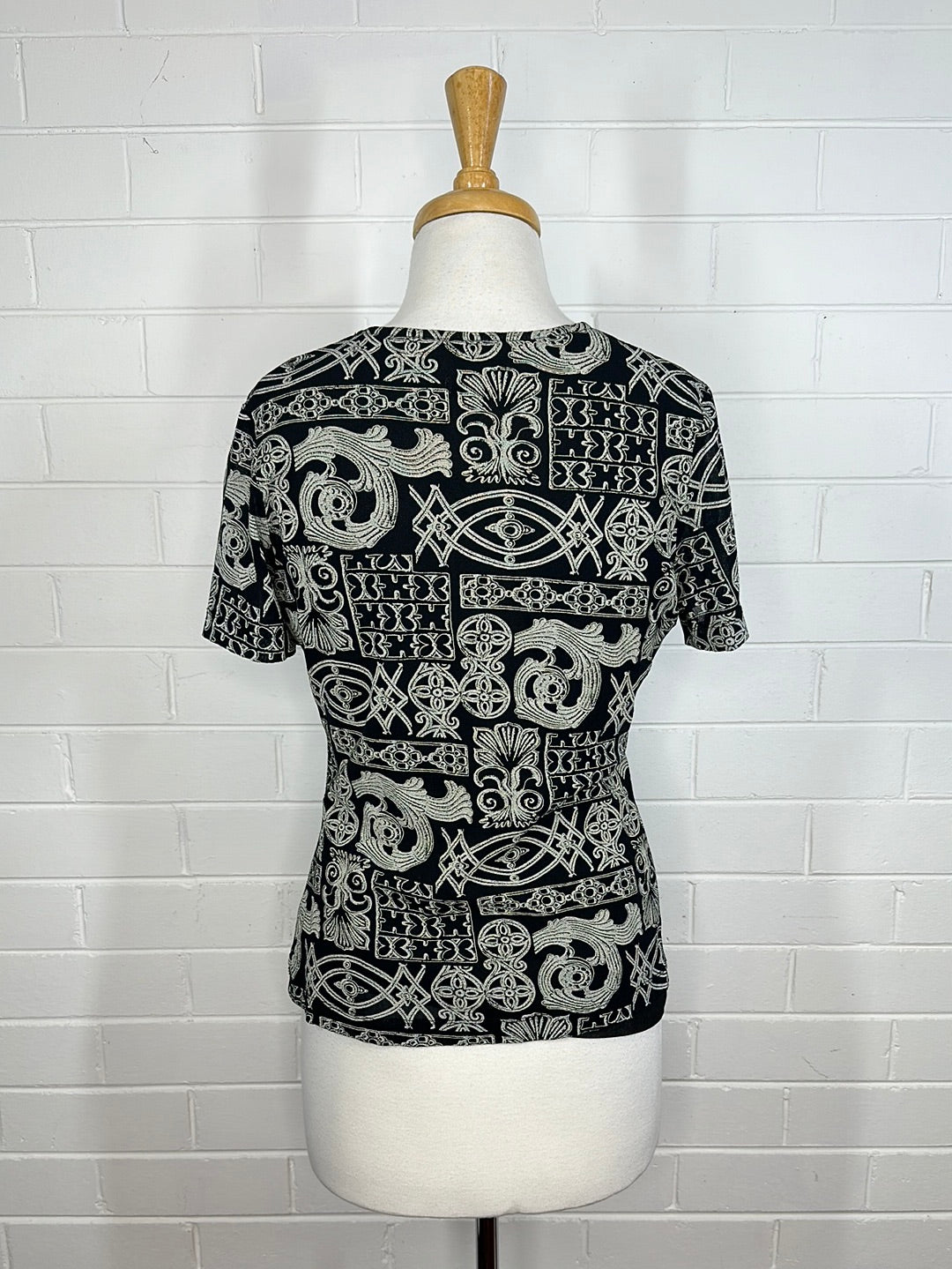 Lisa Ho | top | size 14 | short sleeve